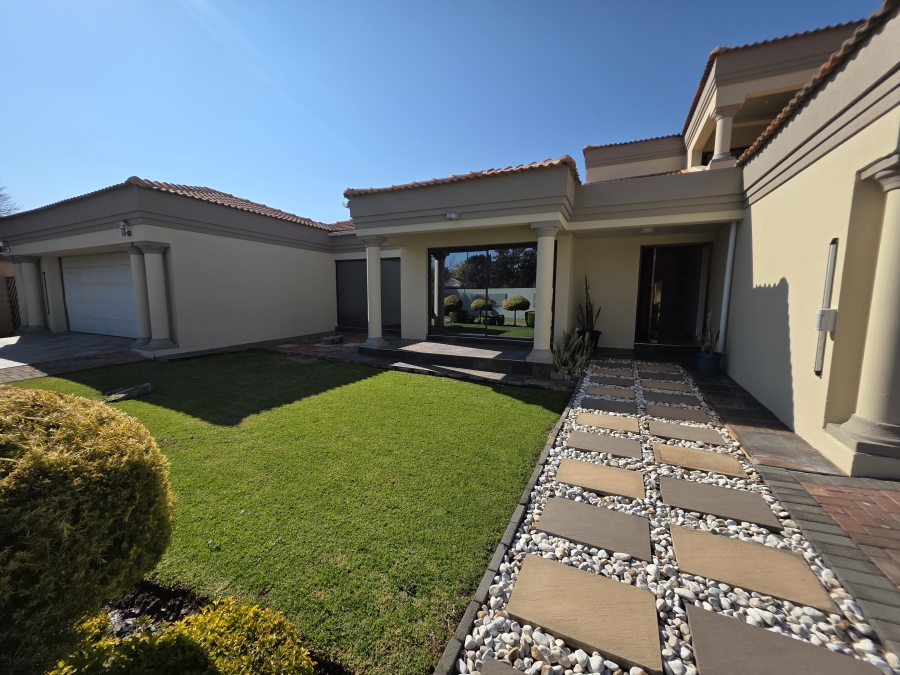 4 Bedroom Property for Sale in Flamingo Park Free State